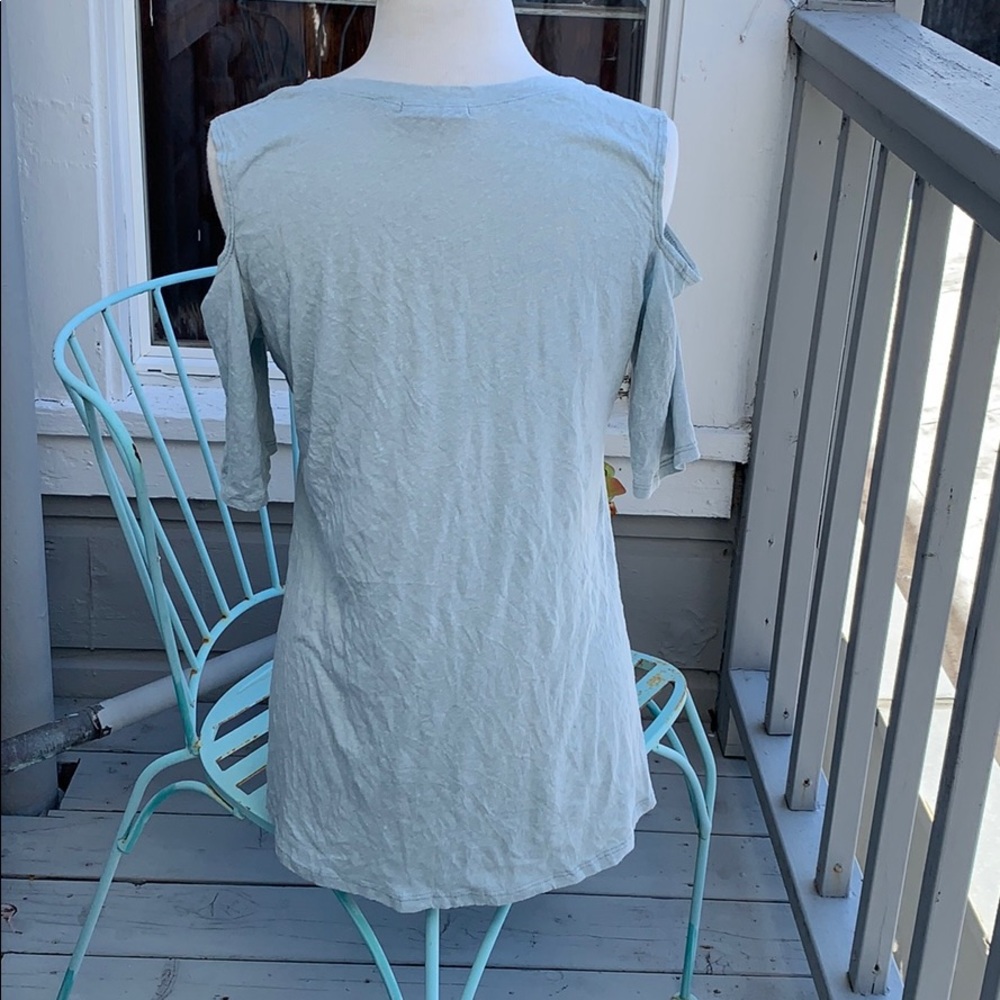 Crinkle cold shoulder top - Picture 3 of 6